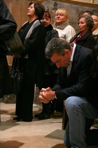 FOTO, General Gotovina u Mariji Bistrici: 'Dao sam zavjet da ću nakon izlaska iz haškog zatvora doći i zahvaliti se Majci Božjoj' http://bit.ly/U8qiOi